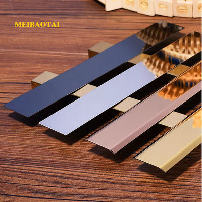 Harga yang bagus Dekorasi Rumah Strip Ubin Stainless Steel Datar Tebal 0,55MM Anti sidik jari on line