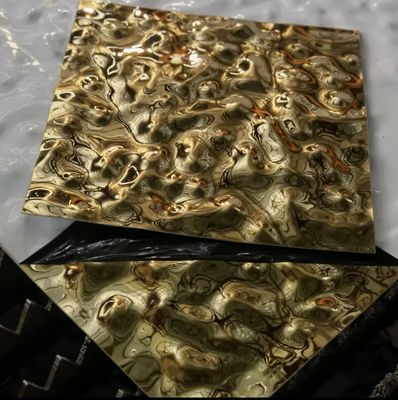Lembaran Stainless Steel Bertekstur Gelombang Air dengan Finishing Cermin Emas, Ketebalan 0.65mm, dan Lapisan Warna PVD untuk Panel Dinding Dekoratif