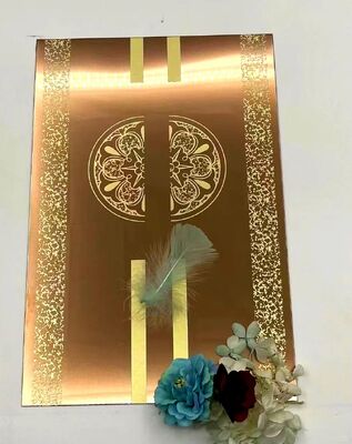 Harga bagus Cermin Emas Terukir Lembaran Baja Tahan Karat Dipoles 1220*2440 MM Empat Kaki on line