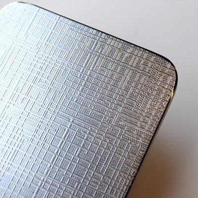 Lembaran Stainless Steel 304 Emboss dengan Tepi Slit dan Ketebalan 0.85mm untuk Aplikasi Dekoratif