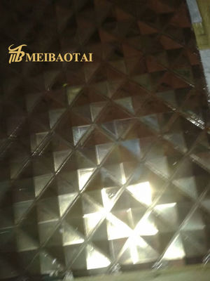 Lembaran Baja Timbul 201 dengan Lapisan PVD Emas dan Ketebalan 0,85mm untuk Penggunaan Dekoratif