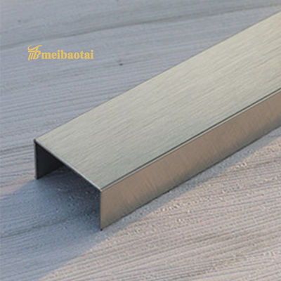 Harga yang bagus ASTM Stainless Steel Tile Trim 10mm, Desain Garis Rambut Lantai Stainless Trim 0.55mm on line